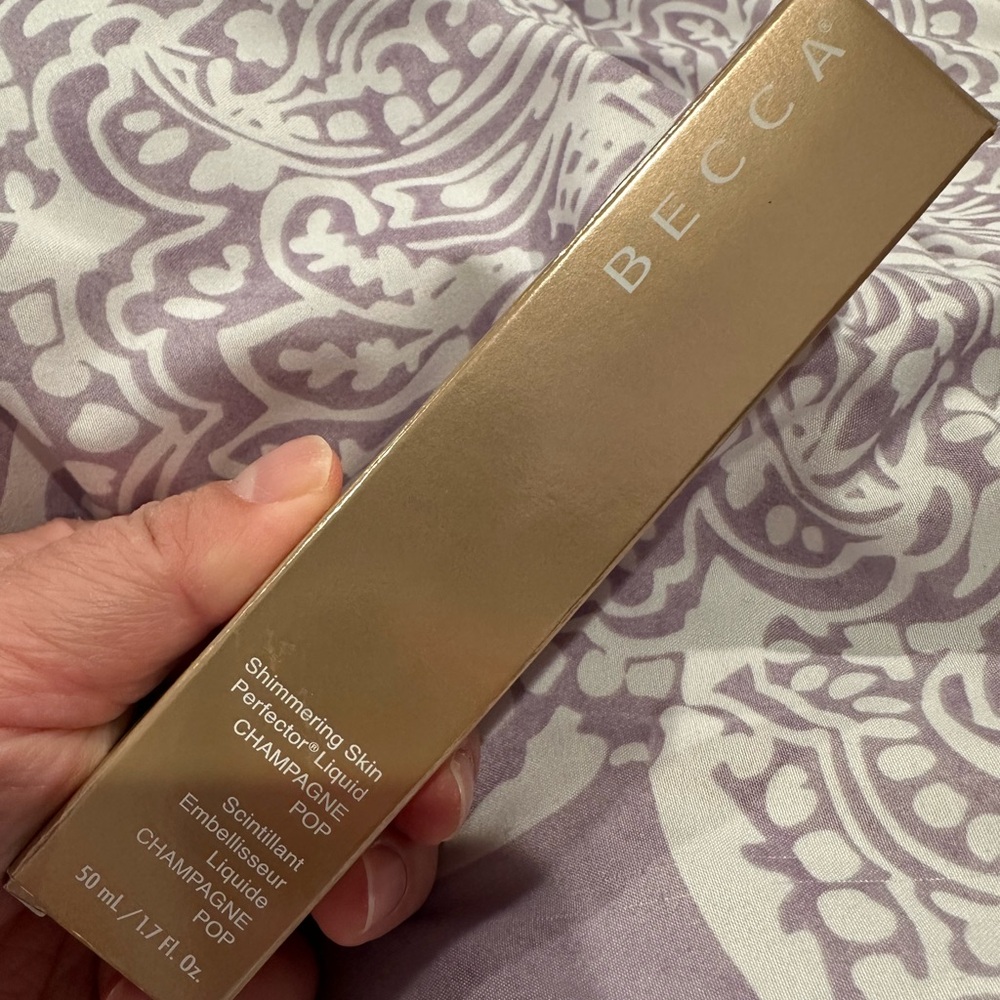 BECCA liquid highlighter in the color Champagne Pop